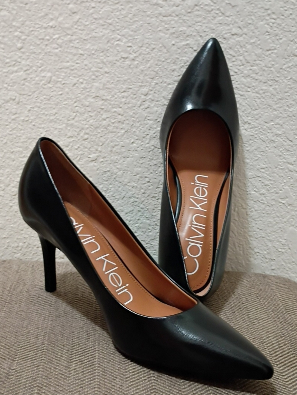 NWOT Calvin Klein Heels -The Gayle Leather Pointed-Toe Pumps Size 9.5 / 4" heel